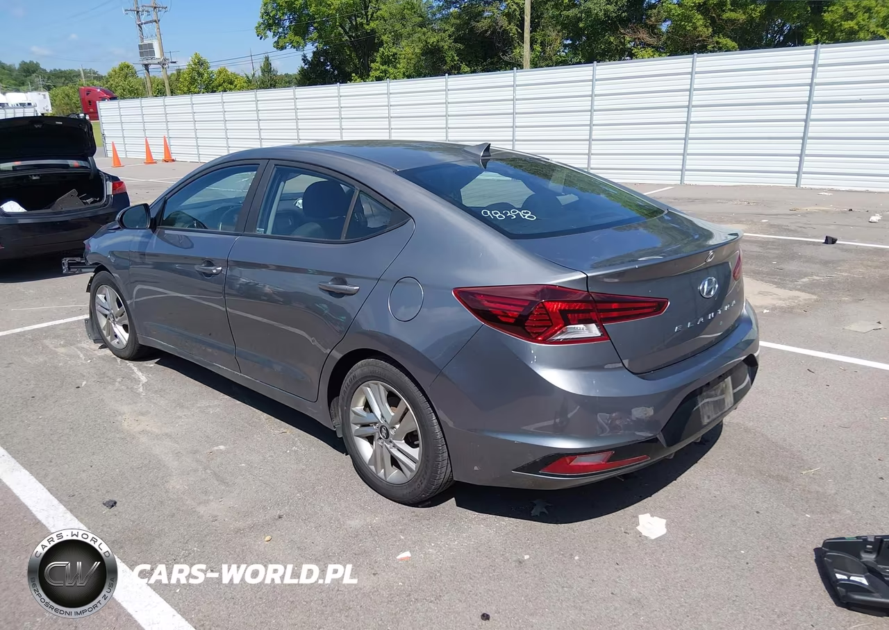 2019 Hyundai Elantra Sel VIN:5NPD84LF1KH471243 - 3