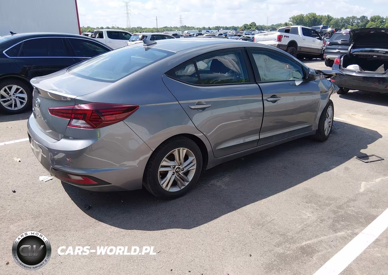 2019 Hyundai Elantra Sel VIN:5NPD84LF1KH471243 - 4