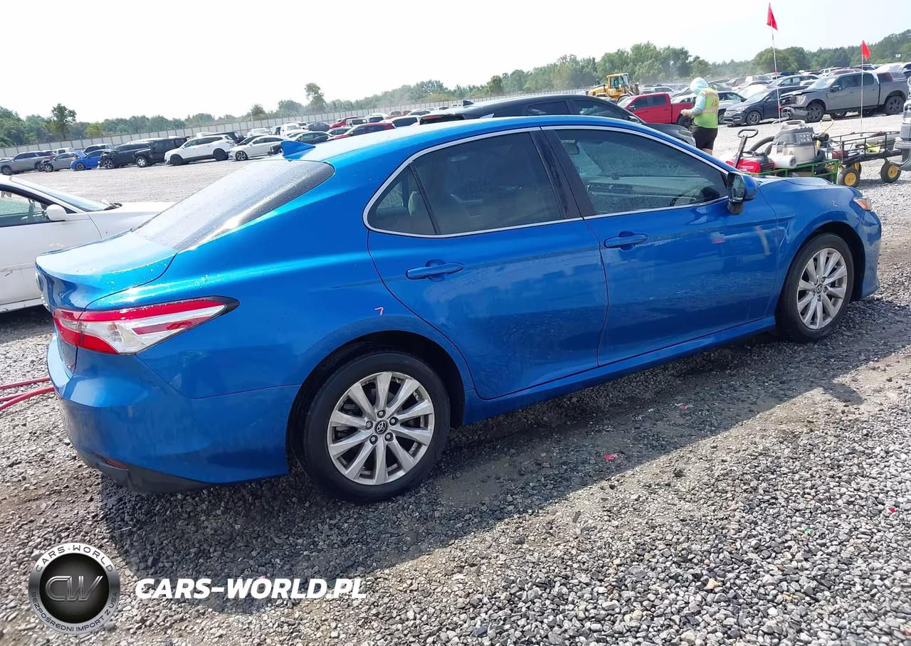 2019 Toyota Camry Le VIN:4T1B11HK0KU290846 - 4