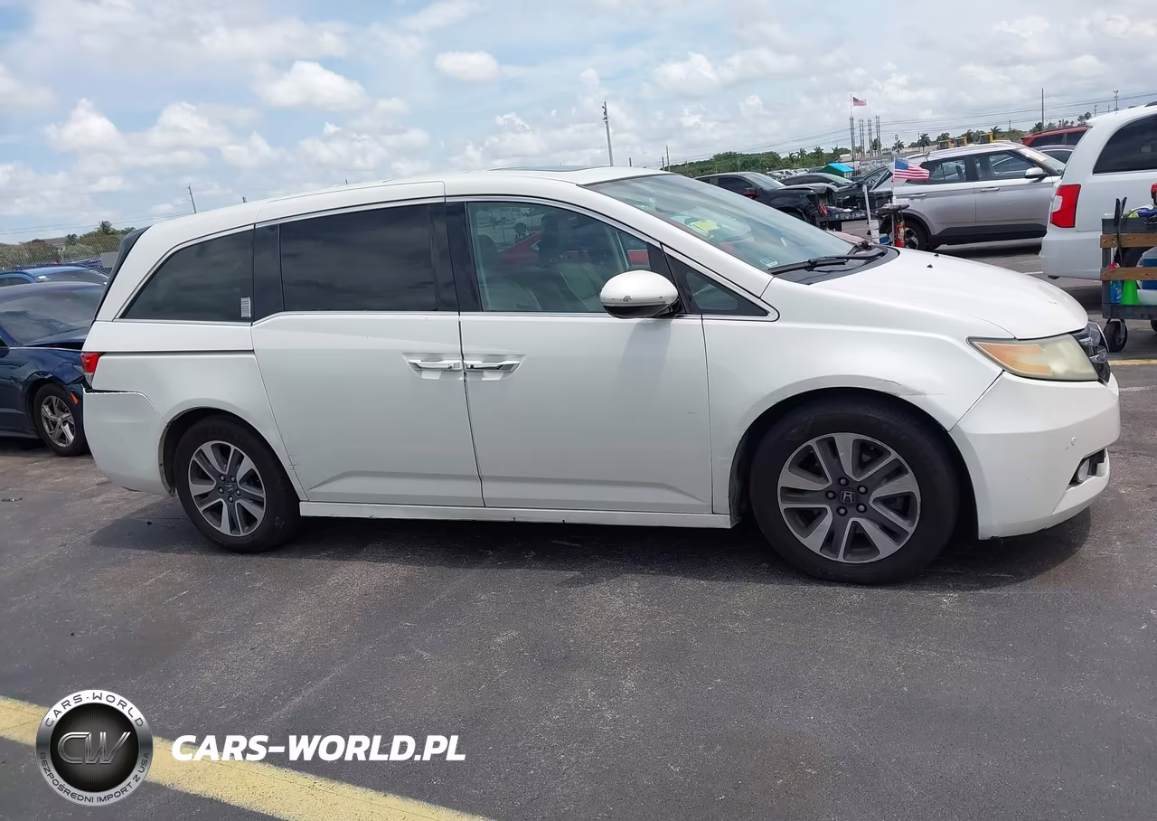 2015 Honda Odyssey Touring-Touring Elite VIN:5FNRL5H9XFB049408 - 13