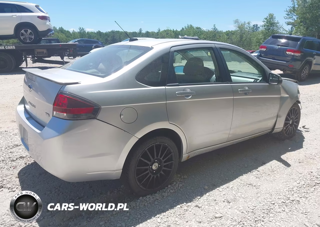 2010 Ford Focus Ses VIN:1FAHP3GN7AW184858 - 4