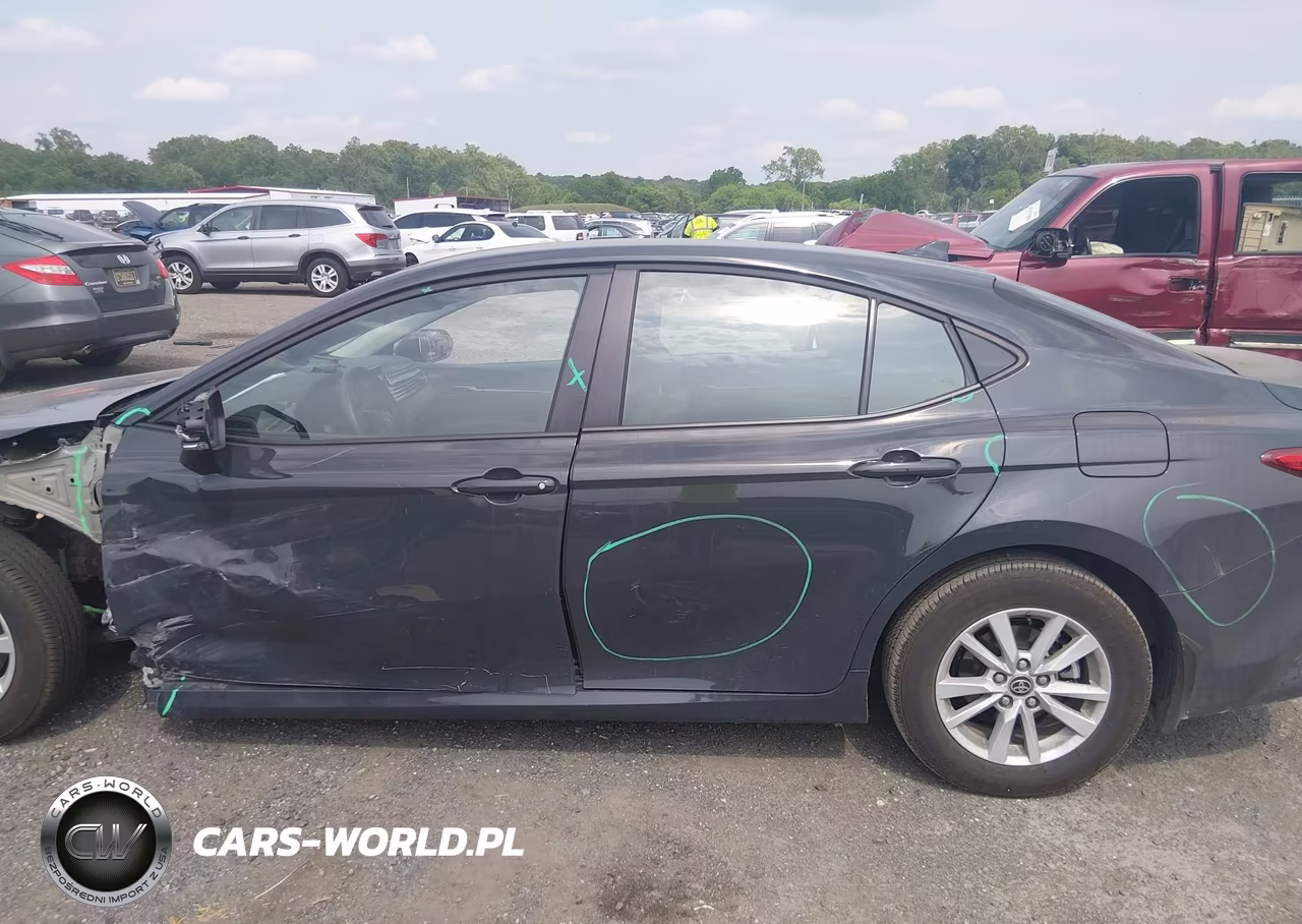 2026 Toyota Camry Le VIN:4T1DAACK4TU698039 - 14