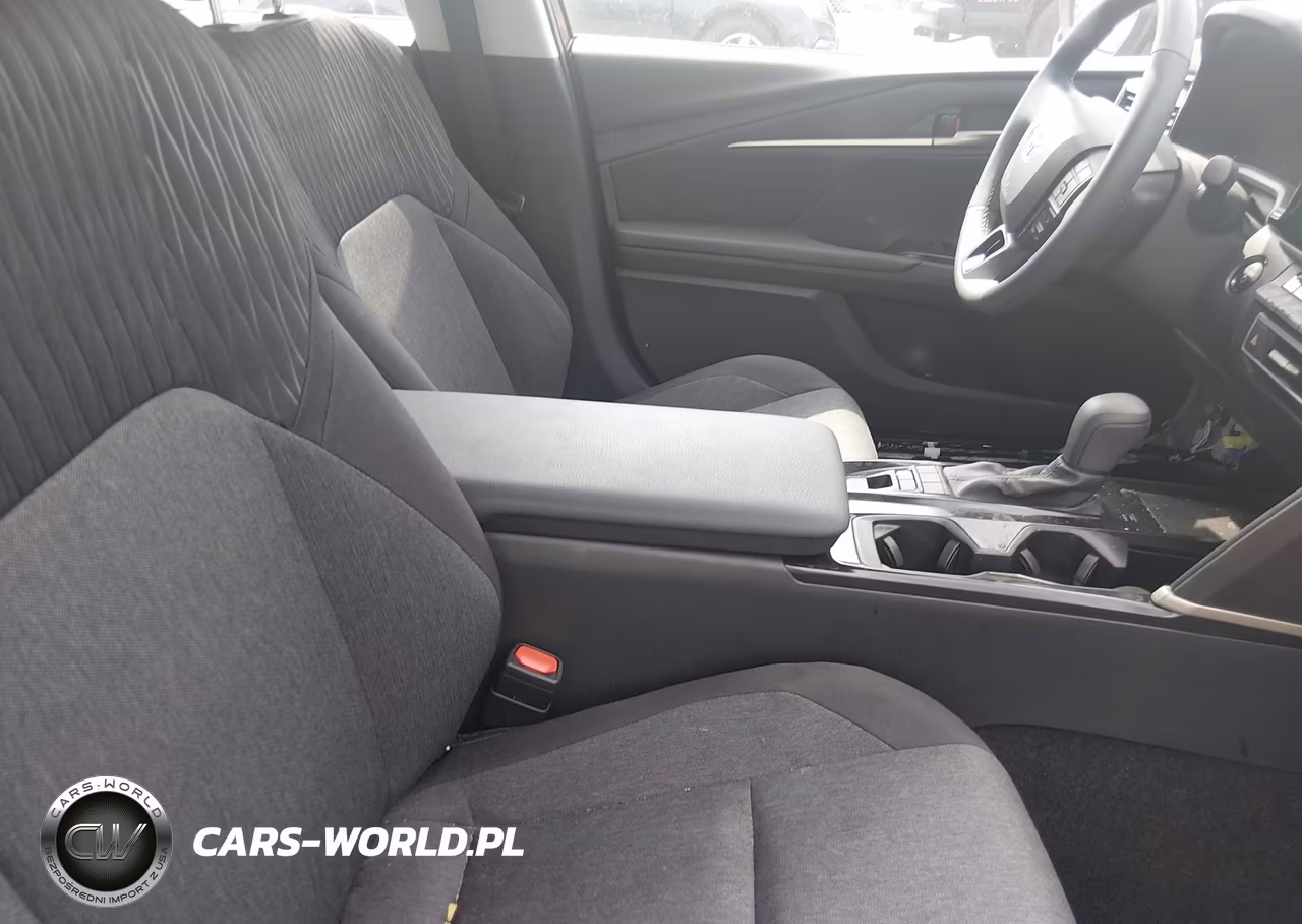 2026 Toyota Camry Le VIN:4T1DAACK4TU698039 - 5