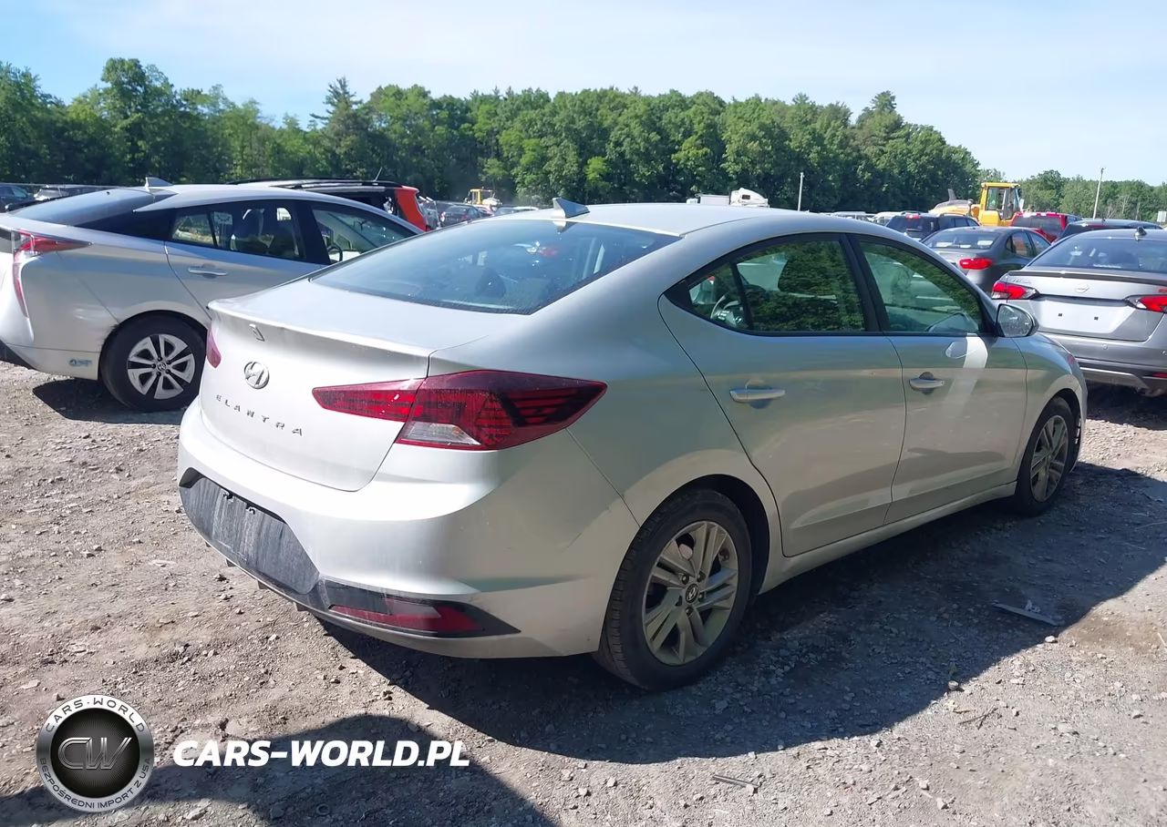 2019 Hyundai Elantra Sel VIN:5NPD84LF5KH450525 - 4