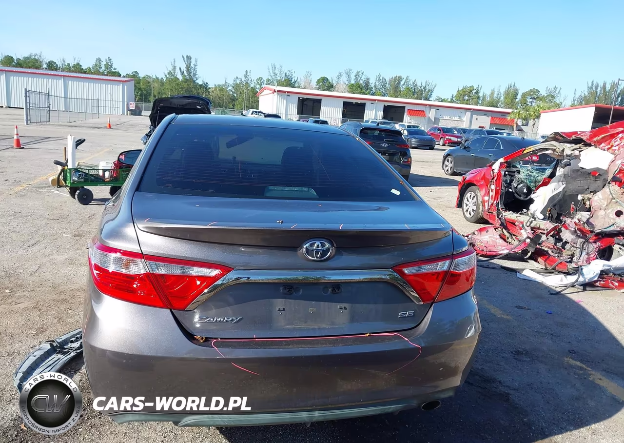 2015 Toyota Camry Se VIN:4T1BF1FK7FU492254 - 17