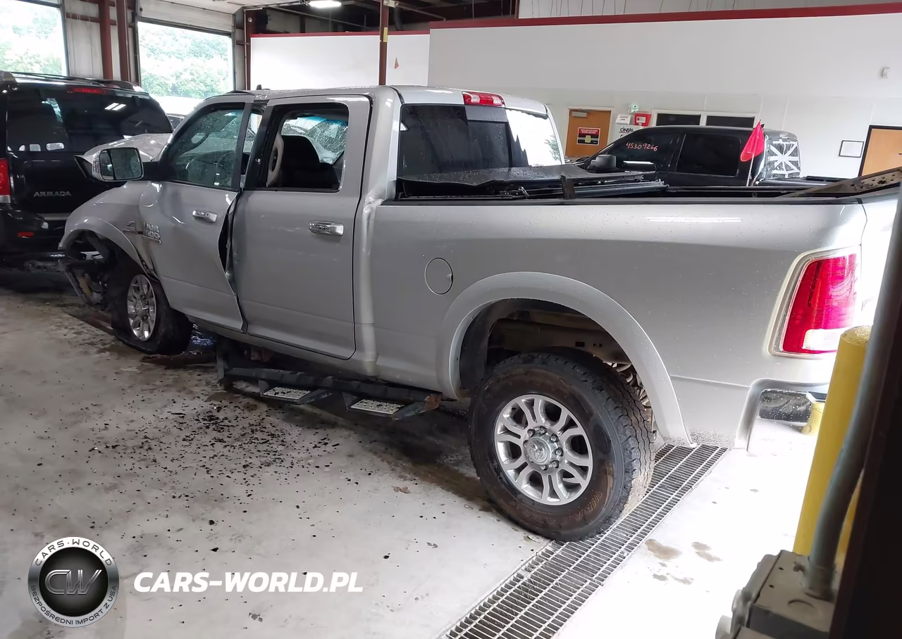 2017 Ram 2500 Laramie 4X4 6'4 Box VIN:3C6UR5FL4HG620628 - 3
