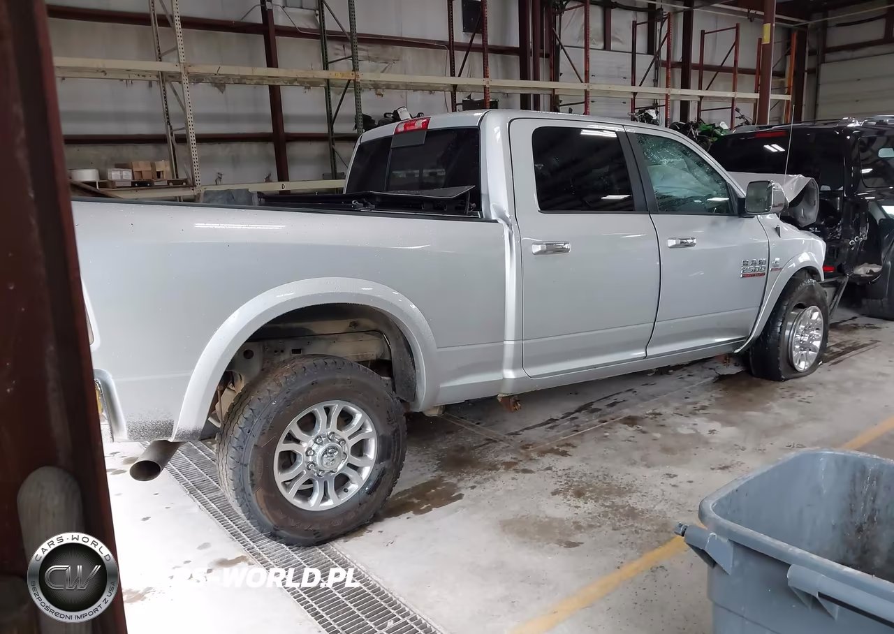 2017 Ram 2500 Laramie 4X4 6'4 Box VIN:3C6UR5FL4HG620628 - 4