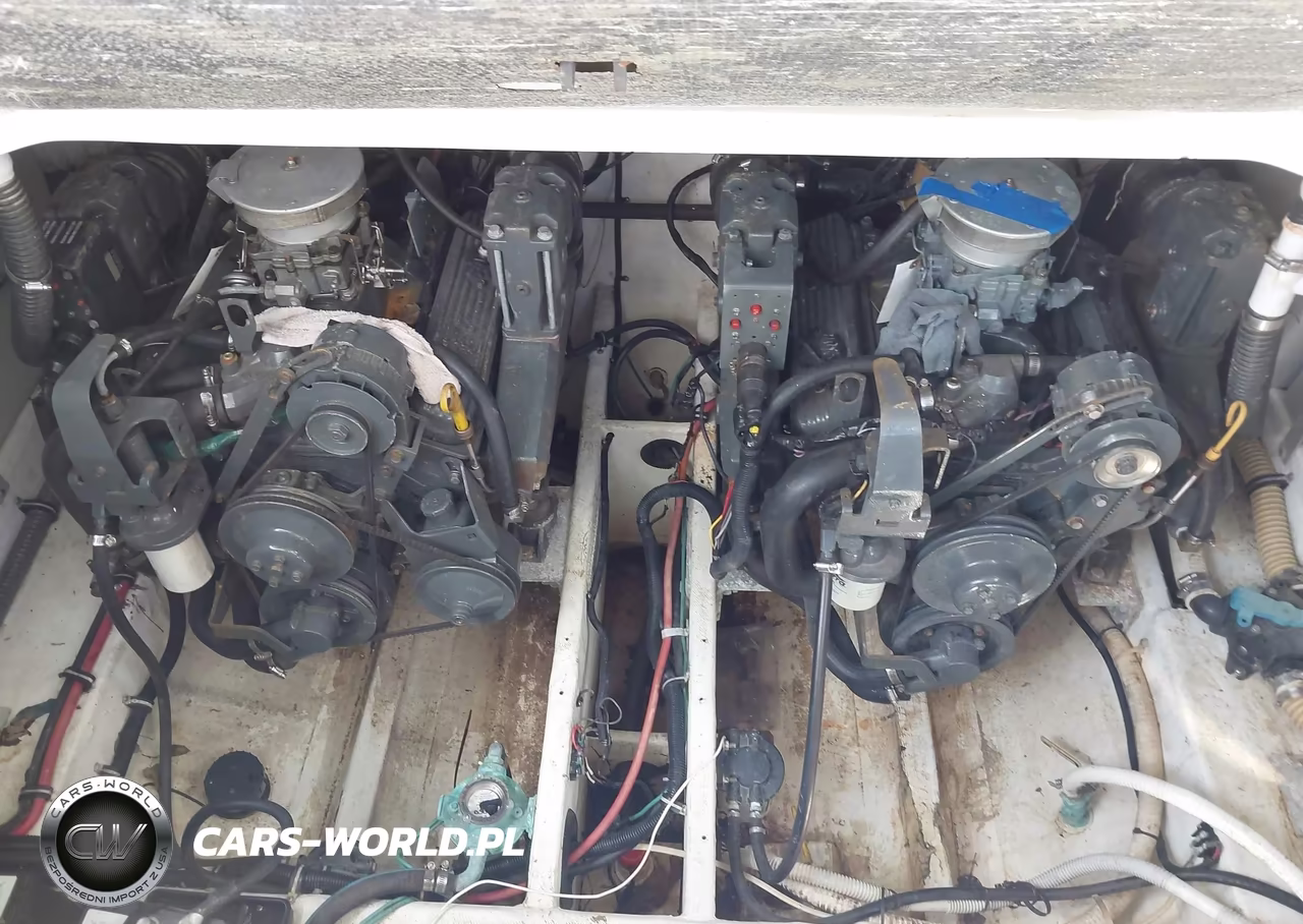 1999 Chris Craft Cabin Motorboat VIN:CCBHF128J899 - 10