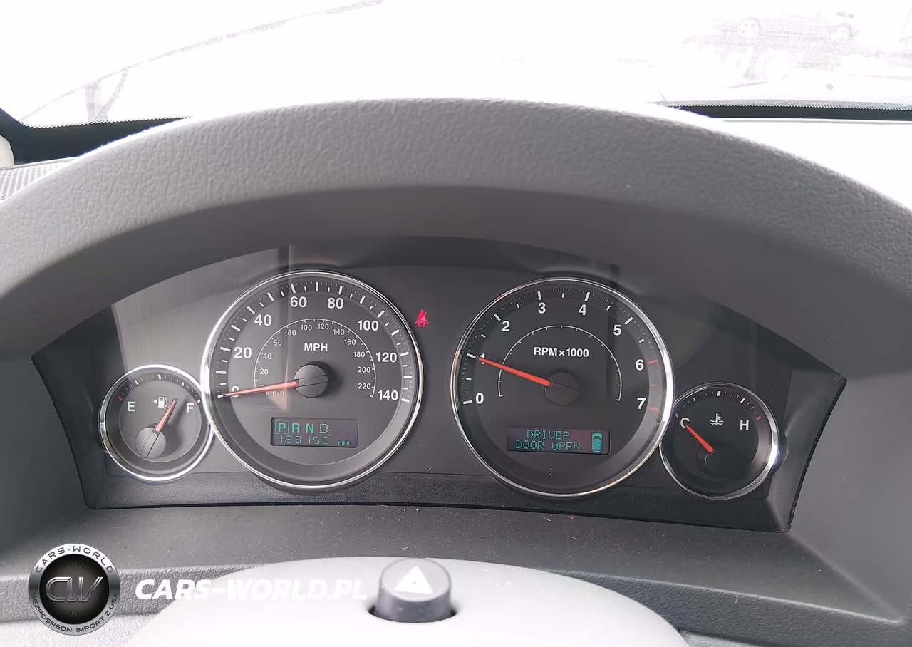 2007 Jeep Grand Cherokee Laredo VIN:1J8GR48K67C639311 - 7