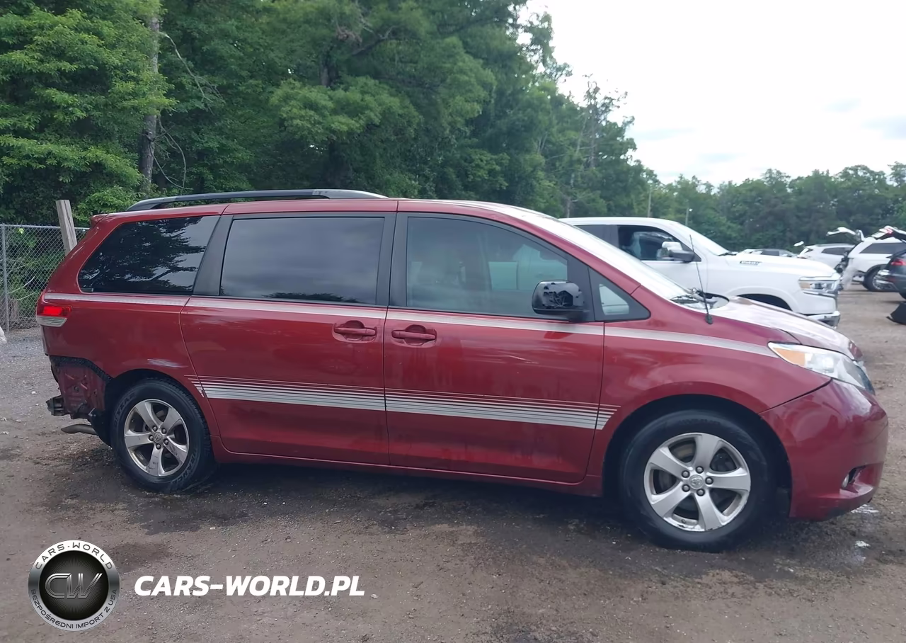 2013 Toyota Sienna Le V6 8 Passenger VIN:5TDKK3DCXDS284345 - 14
