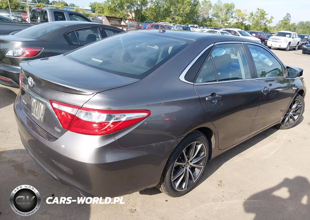 2015 Toyota Camry Xse VIN:4T1BF1FK4FU968816 - 4
