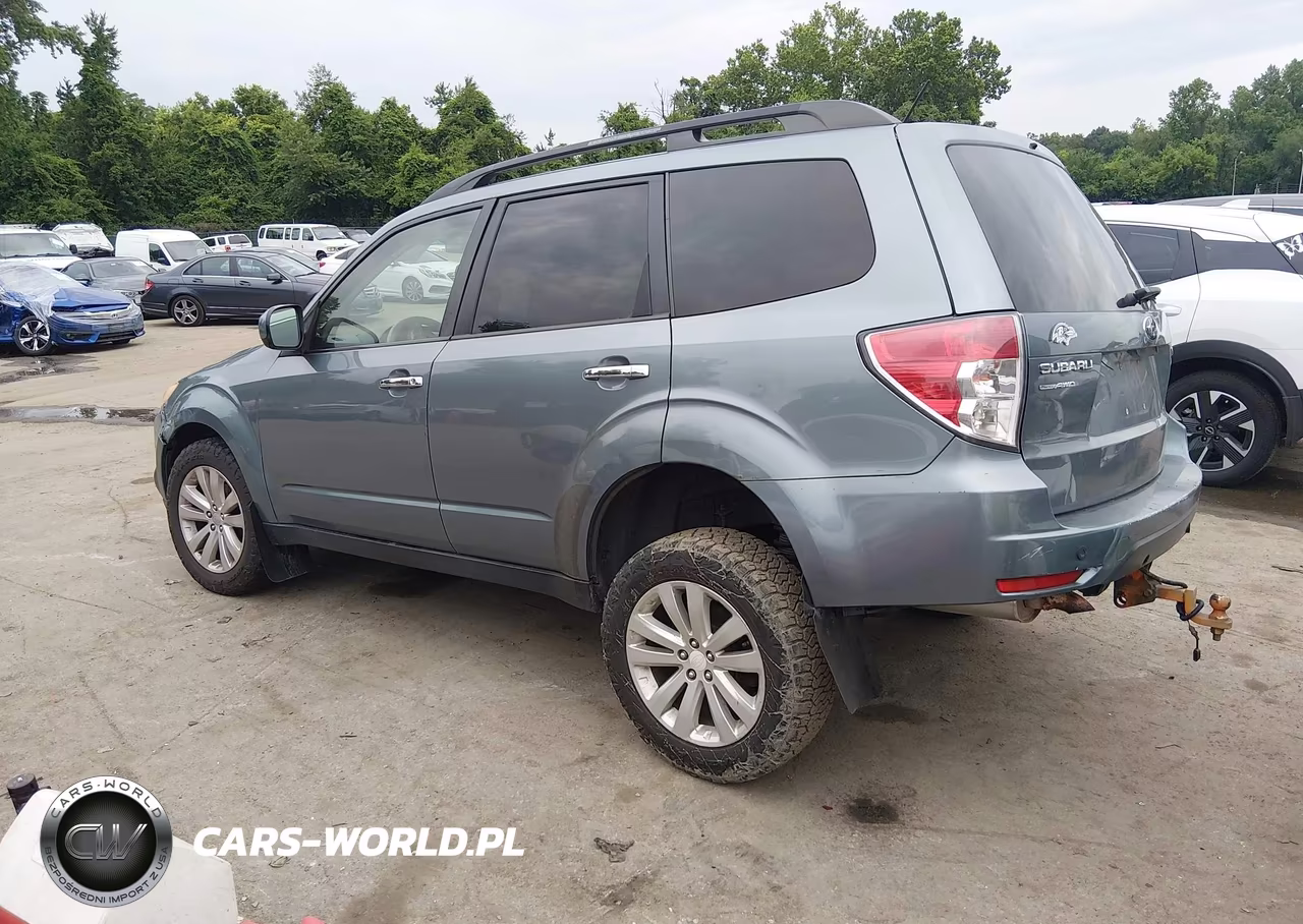 2011 Subaru Forester 2.5X Premium VIN:JF2SHACC0BH704752 - 3