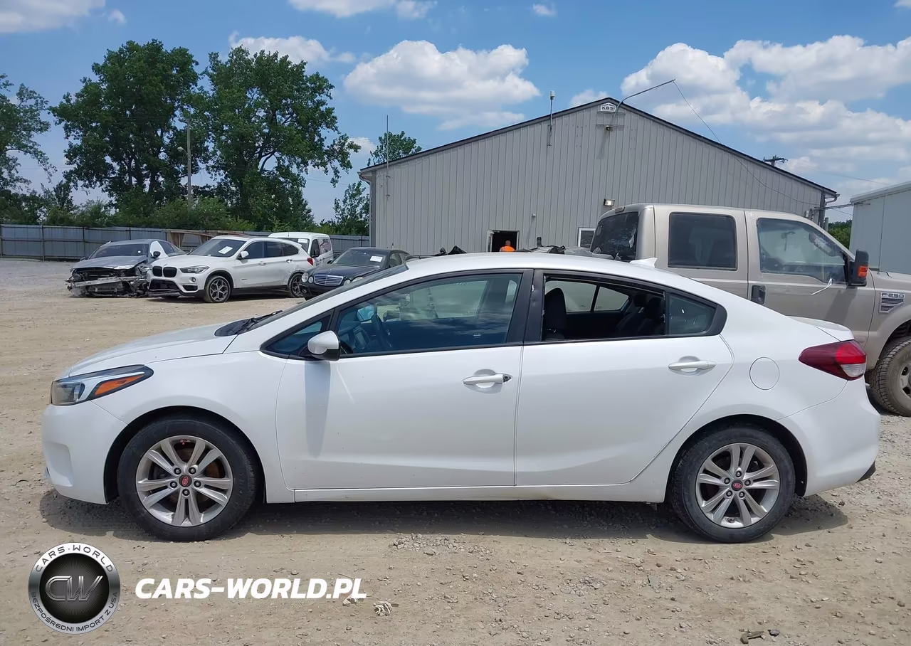 2018 Kia Forte Lx VIN:3KPFL4A77JE275667 - 15
