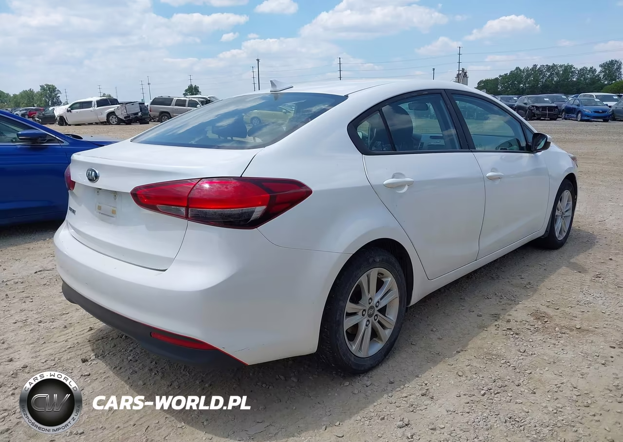 2018 Kia Forte Lx VIN:3KPFL4A77JE275667 - 4