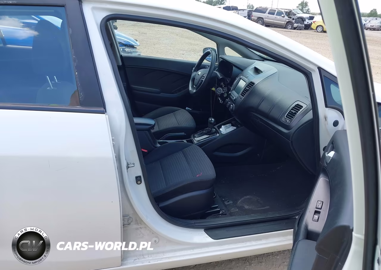 2018 Kia Forte Lx VIN:3KPFL4A77JE275667 - 5