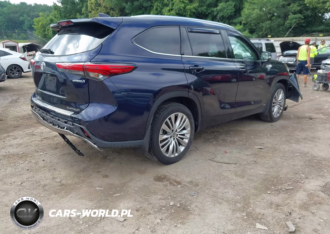 2022 Toyota Highlander Hybrid Platinum VIN:5TDEBRCH7NS088099 - 4