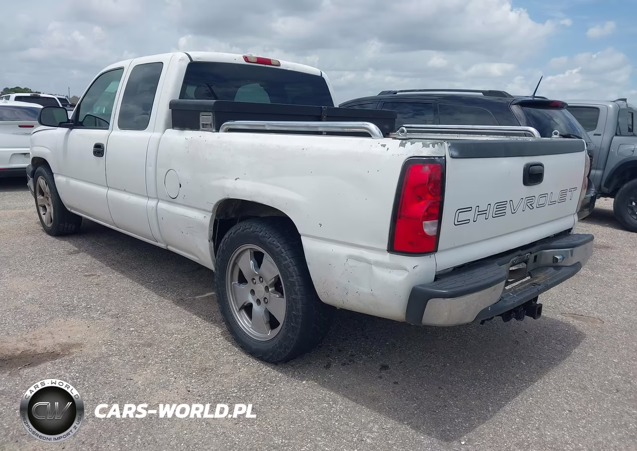 2003 Chevrolet Silverado 1500 Work Truck VIN:2GCEC19X631366198 - 3