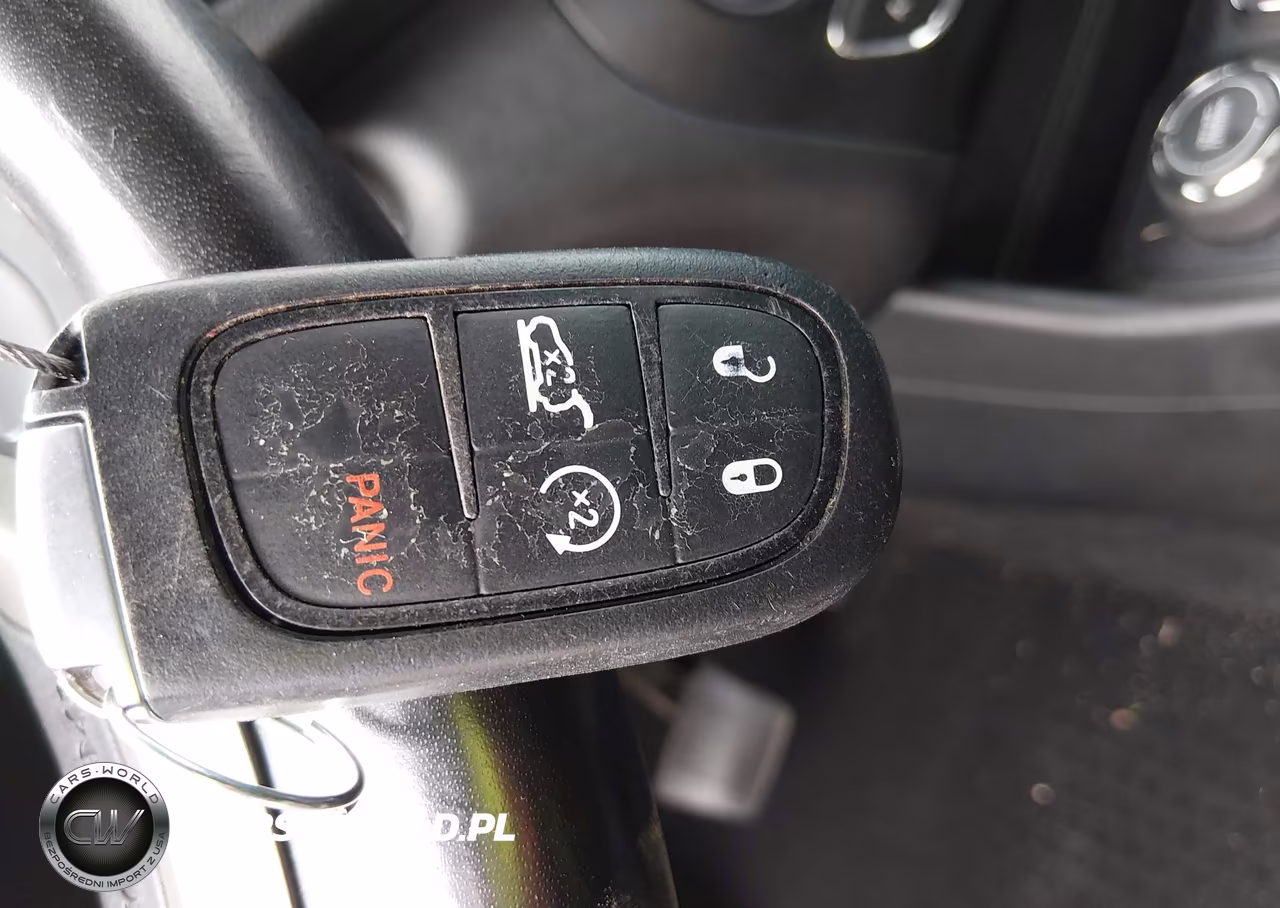 2020 Jeep Cherokee Latitude Plus 4X4 VIN:1C4PJMLB3LD623819 - 11