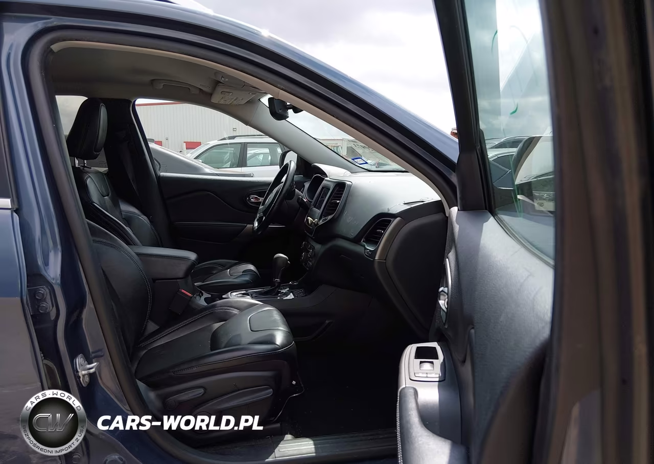 2020 Jeep Cherokee Latitude Plus 4X4 VIN:1C4PJMLB3LD623819 - 5