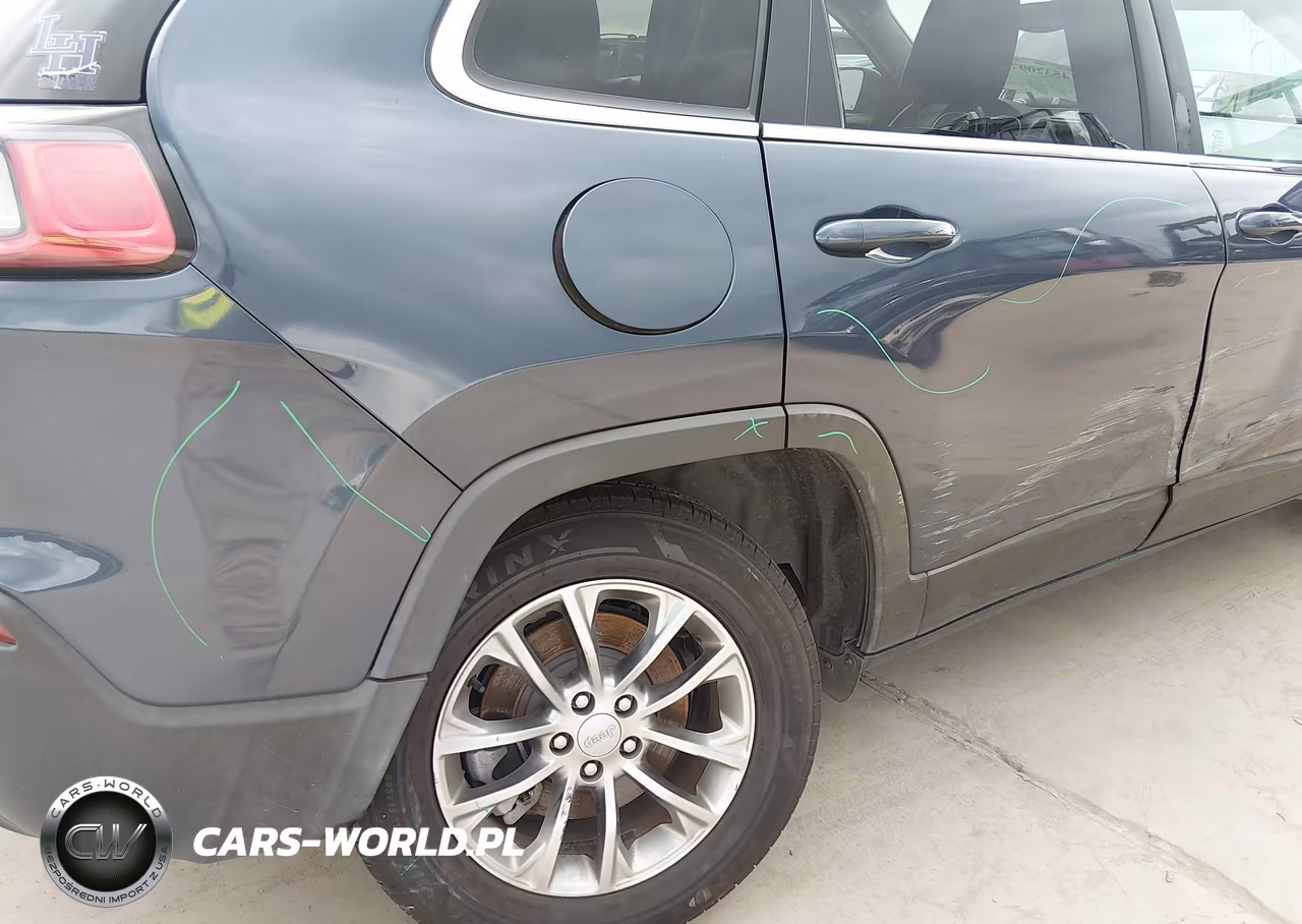 2020 Jeep Cherokee Latitude Plus 4X4 VIN:1C4PJMLB3LD623819 - 6