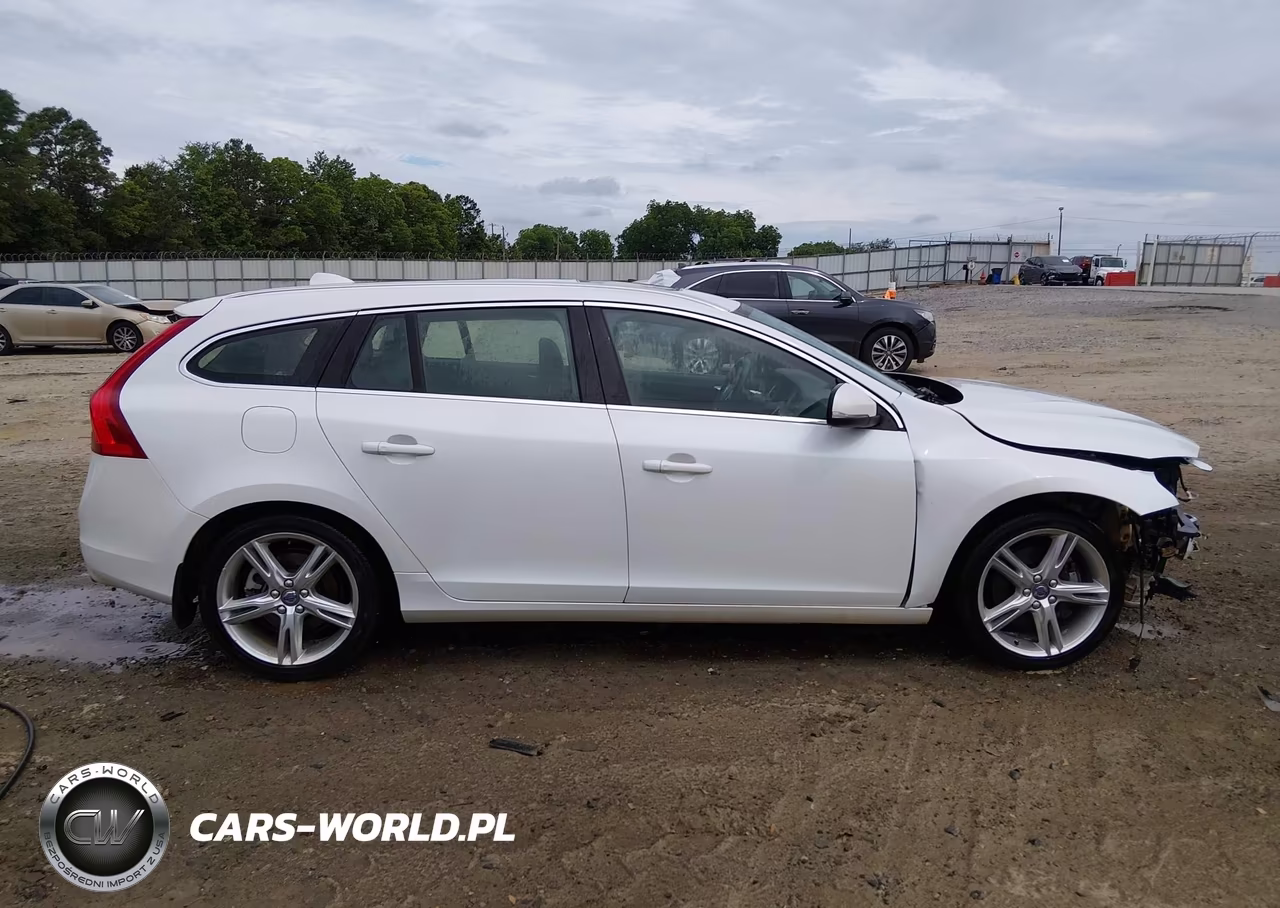 2016 Volvo V60 T5 Platinum VIN:YV1612SM9G1311847 - 14