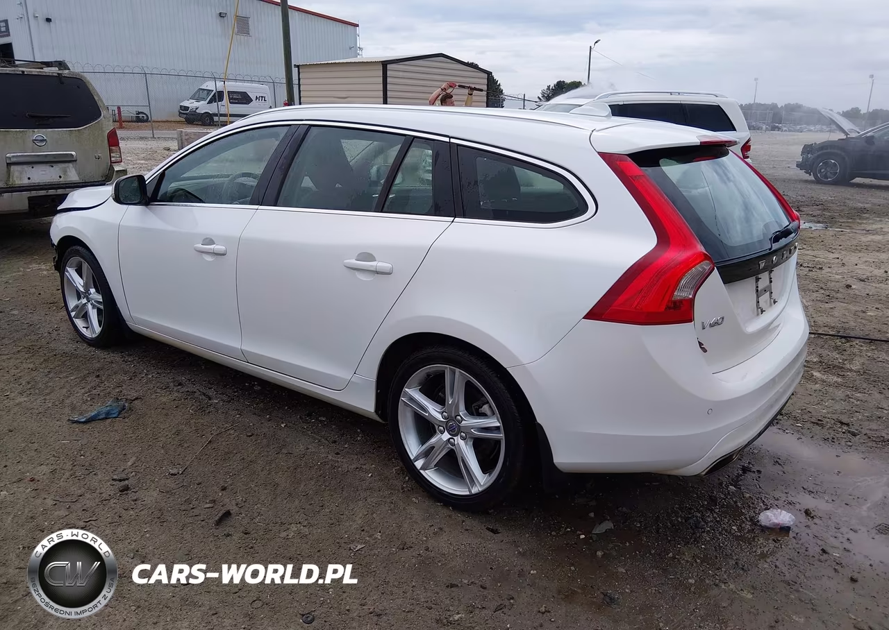 2016 Volvo V60 T5 Platinum VIN:YV1612SM9G1311847 - 3