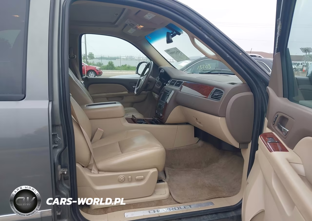 2011 Chevrolet Tahoe Ltz VIN:1GNSKCE03BR172042 - 5
