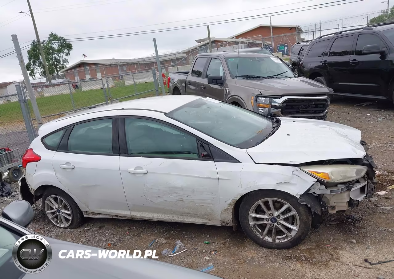 2016 Ford Focus Se VIN:1FADP3K22GL205959 - 13