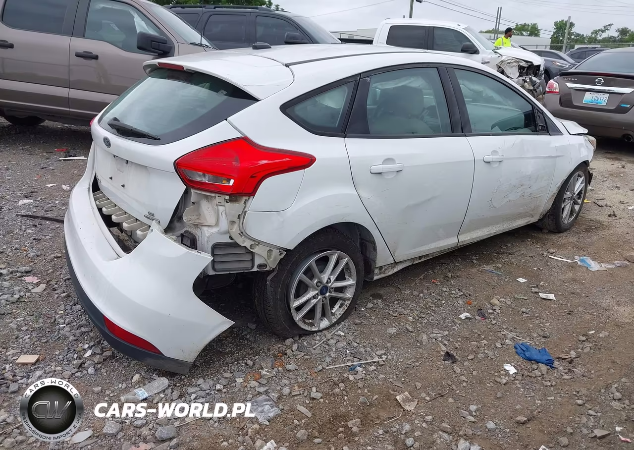 2016 Ford Focus Se VIN:1FADP3K22GL205959 - 4