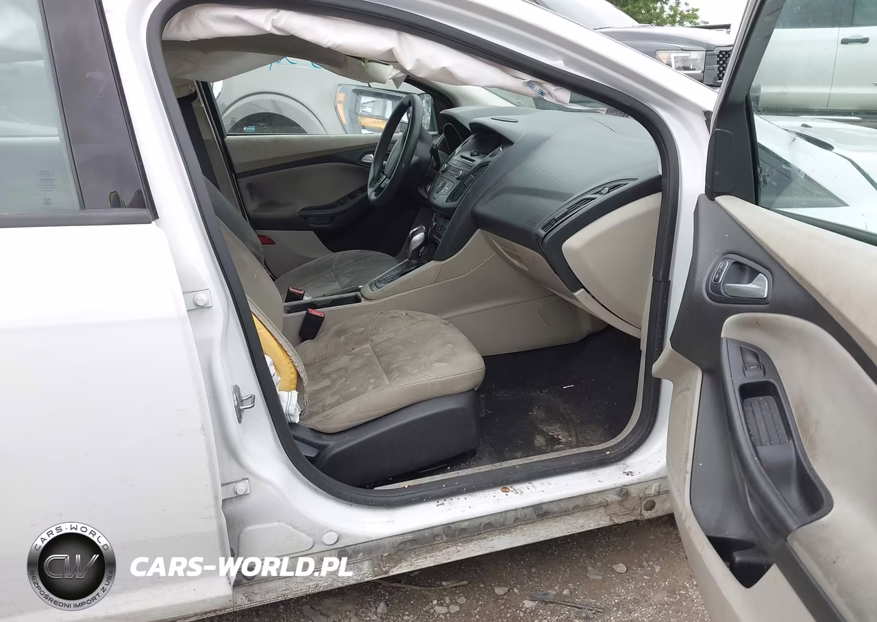2016 Ford Focus Se VIN:1FADP3K22GL205959 - 5