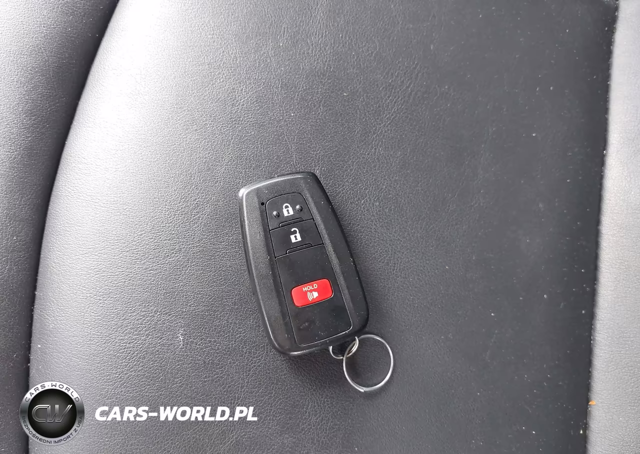 2017 Toyota Prius Four VIN:JTDKARFU3H3538884 - 11