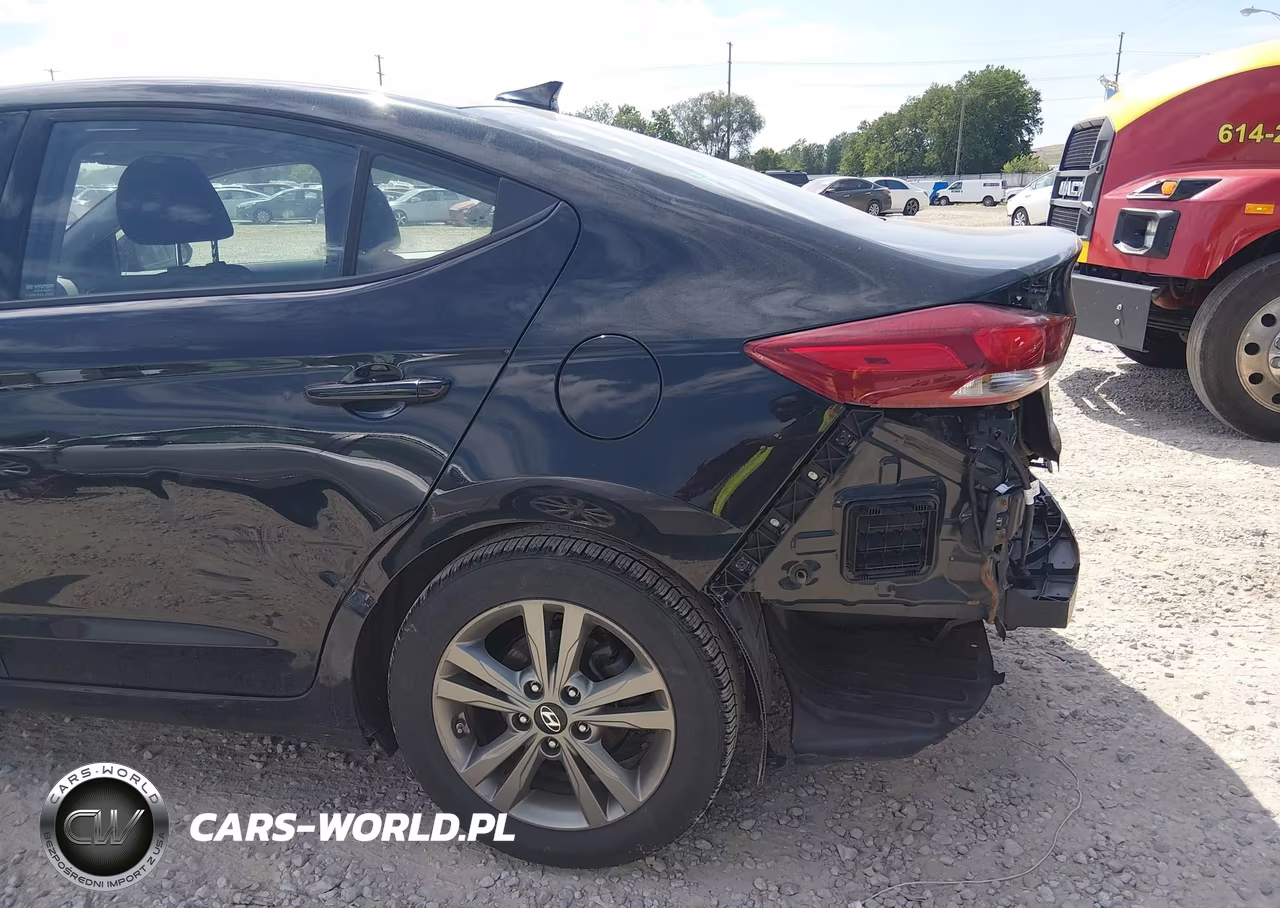2018 Hyundai Elantra Value Edition VIN:5NPD84LF9JH266848 - 21