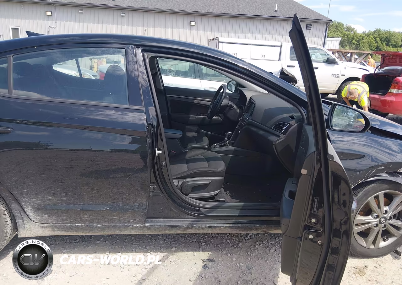2018 Hyundai Elantra Value Edition VIN:5NPD84LF9JH266848 - 5