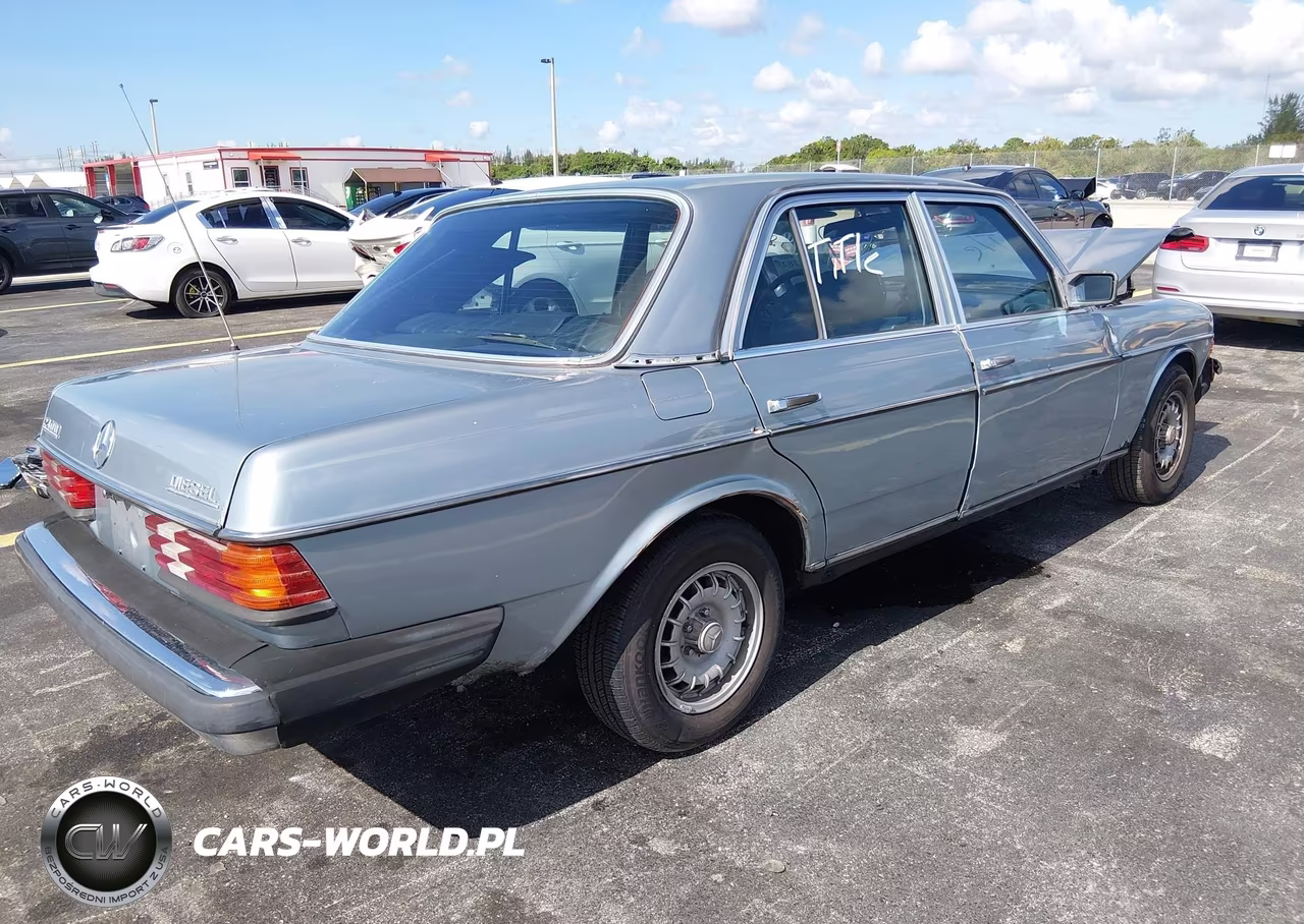 1982 Mercedes-Benz 240 D VIN:WDBAB23A2CB338375 - 4