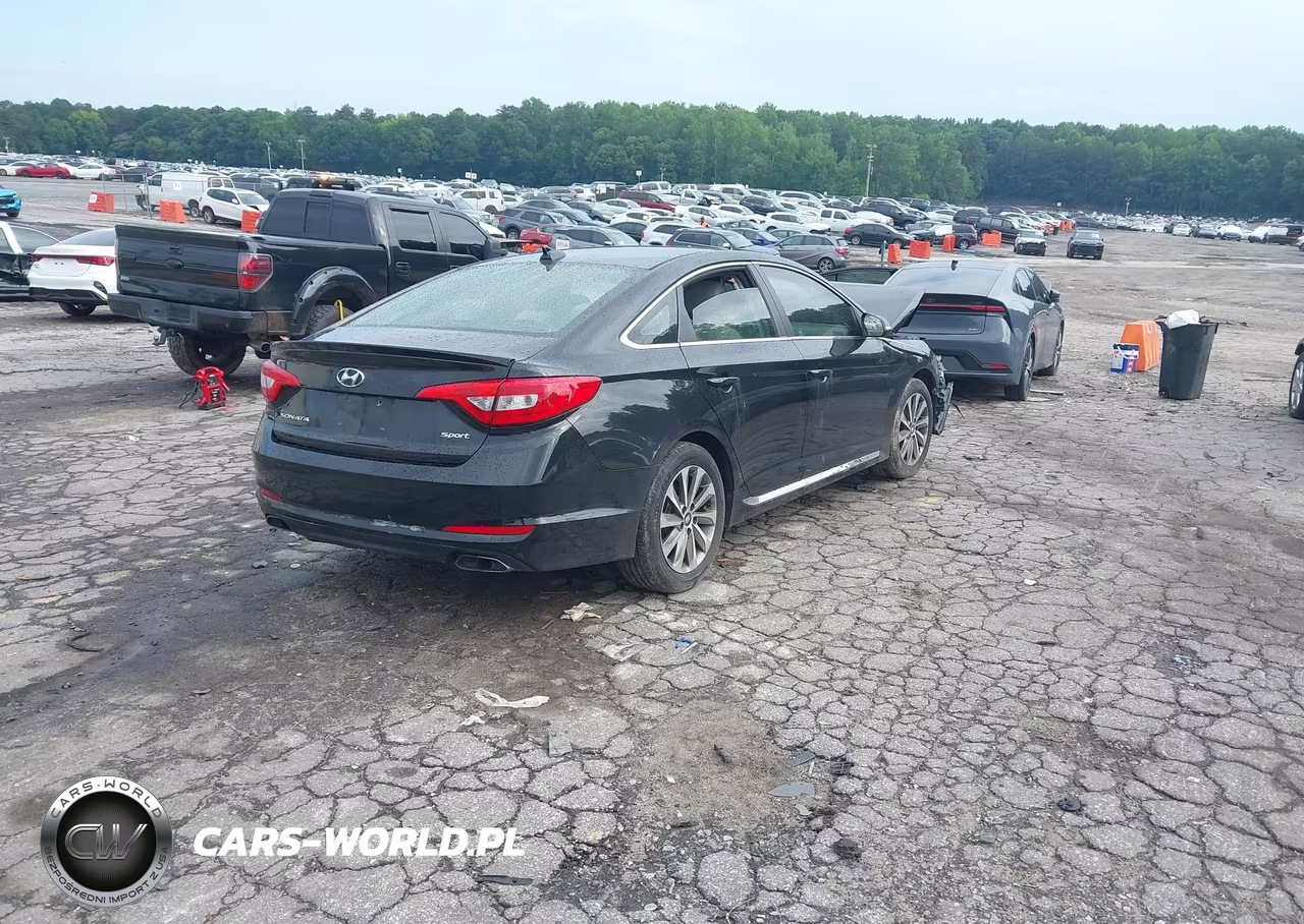 2016 Hyundai Sonata Sport VIN:5NPE34AF1GH352203 - 4