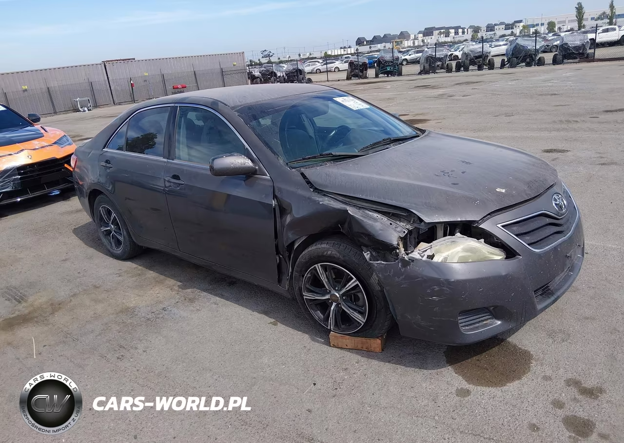 2011 Toyota Camry Le – zdjęcie 1 z 18
