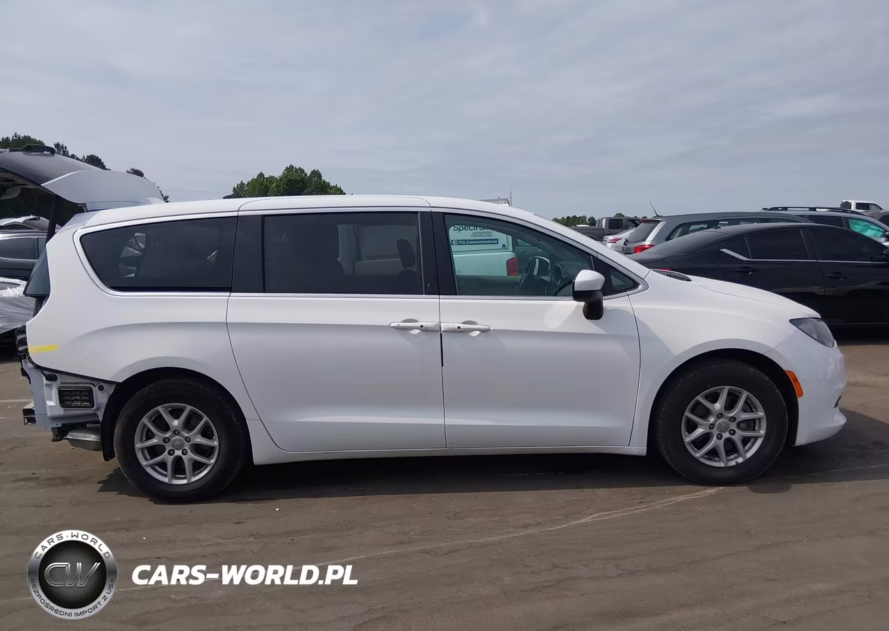 2017 Chrysler Pacifica Touring VIN:2C4RC1DG8HR831176 - 14