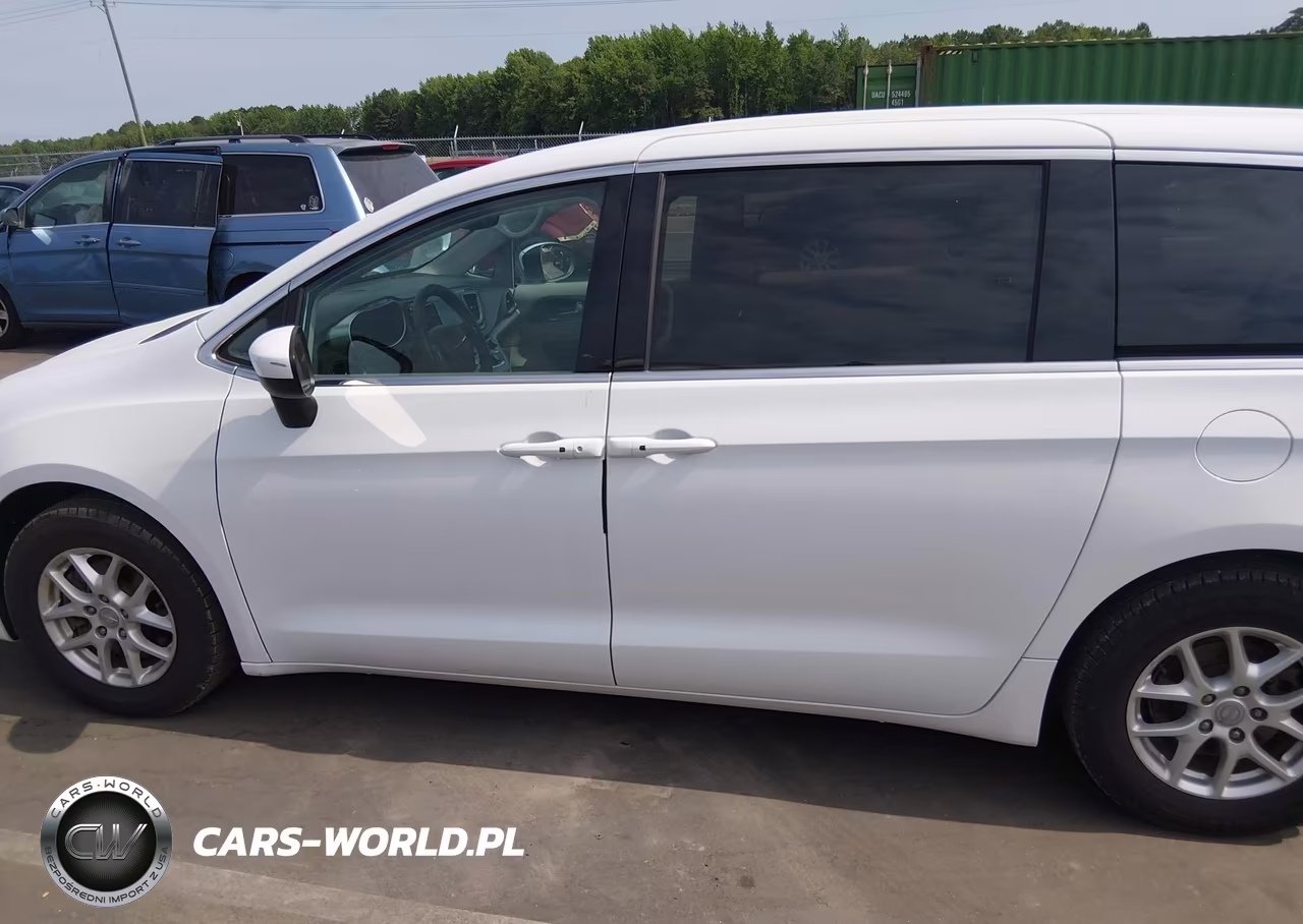 2017 Chrysler Pacifica Touring VIN:2C4RC1DG8HR831176 - 15