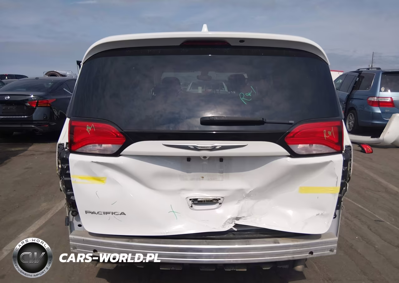 2017 Chrysler Pacifica Touring VIN:2C4RC1DG8HR831176 - 17