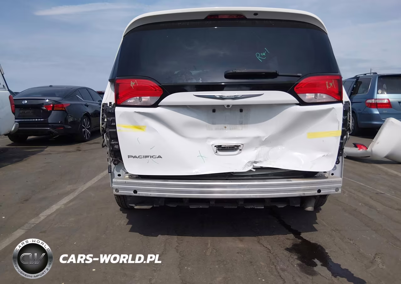 2017 Chrysler Pacifica Touring VIN:2C4RC1DG8HR831176 - 6