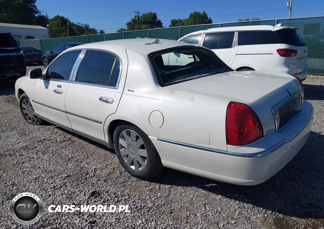 2004 Lincoln Town Car Ultimate VIN:1LNHM83W64Y629805 - 3