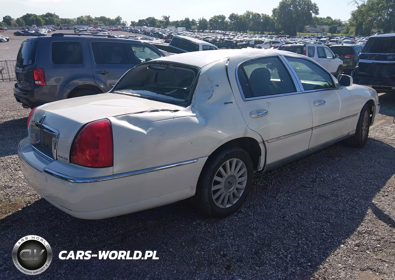 2004 Lincoln Town Car Ultimate VIN:1LNHM83W64Y629805 - 4