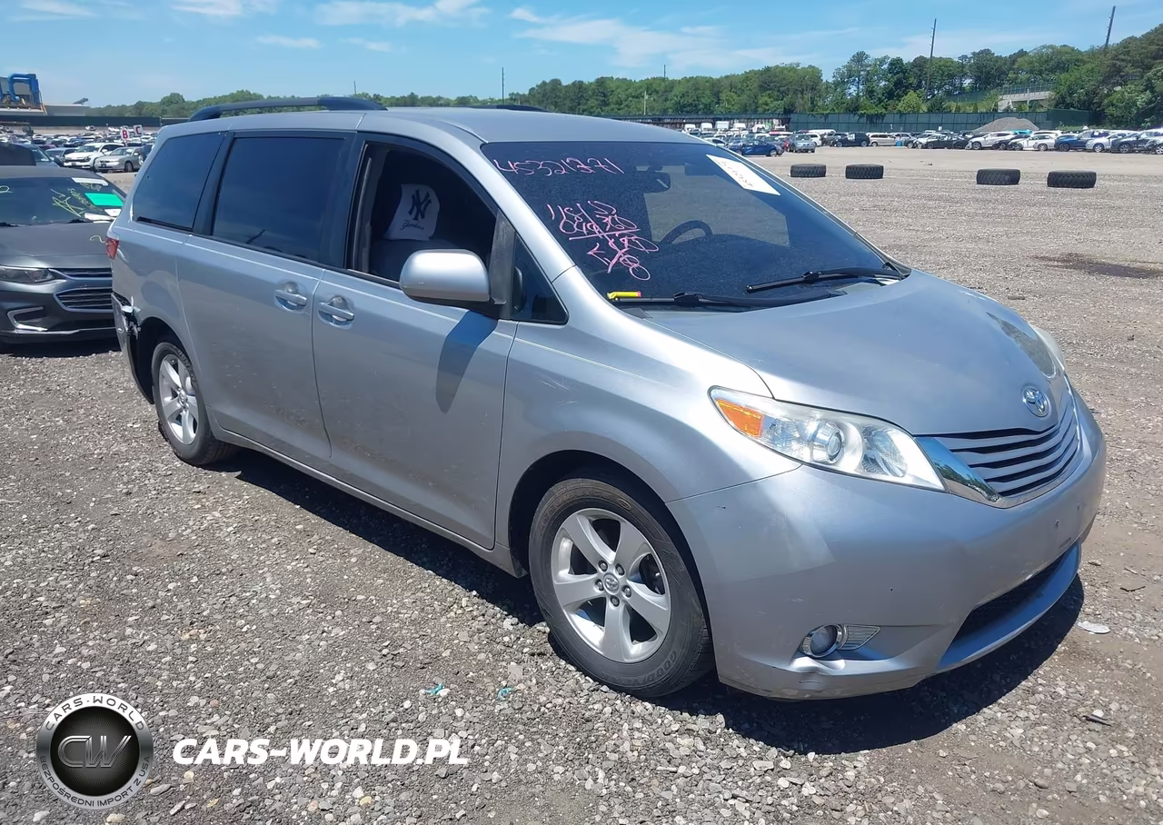 2016 Toyota Sienna Le 8 Passenger – zdjęcie 1 z 17