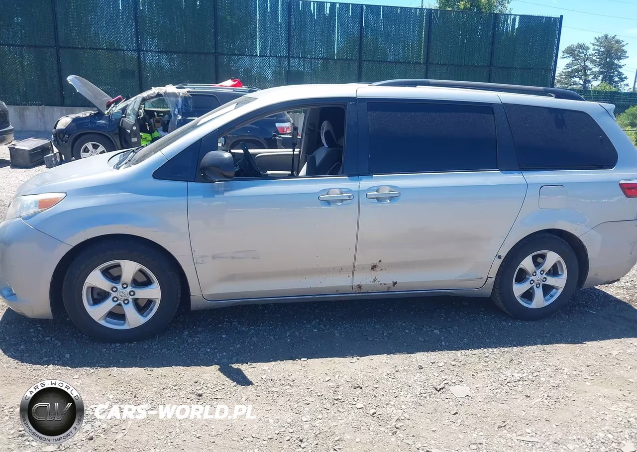 2016 Toyota Sienna Le 8 Passenger VIN:5TDKK3DC1GS719743 - 14