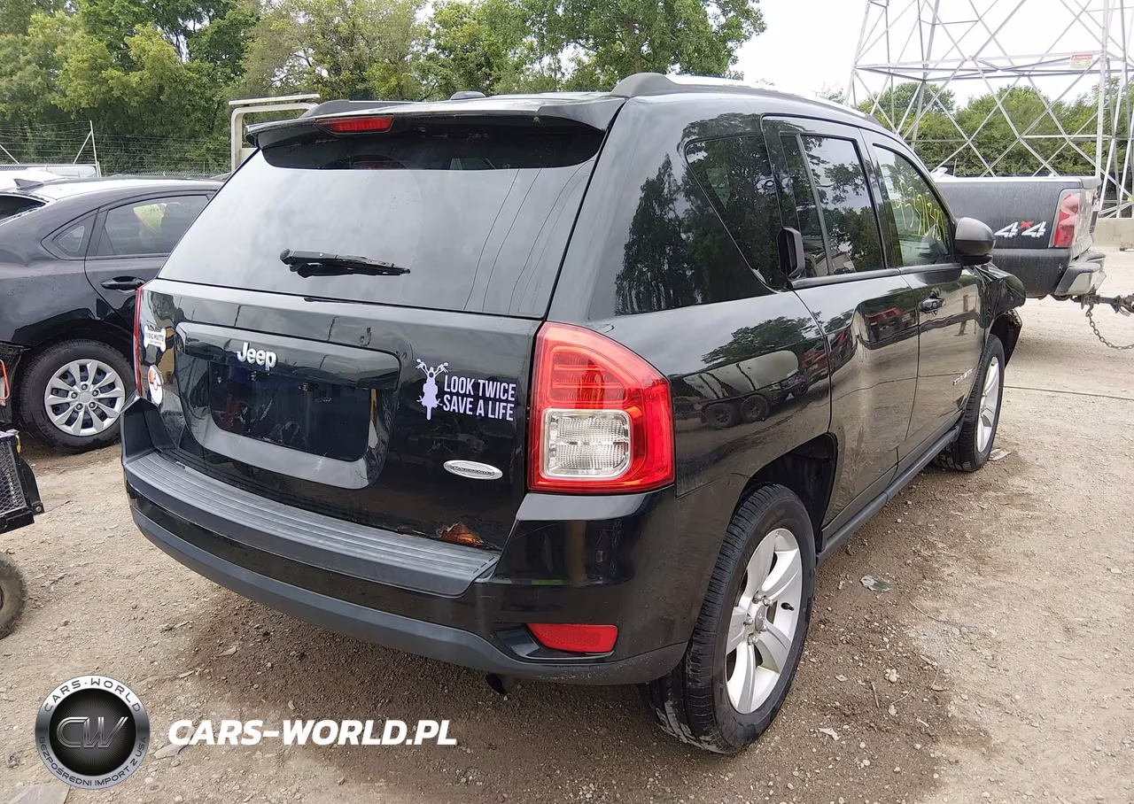 2013 Jeep Compass Latitude VIN:1C4NJCEB3DD197145 - 4