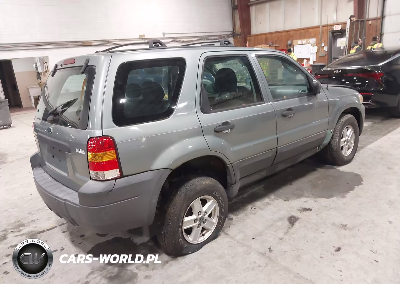 2005 Ford Escape Xls VIN:1FMYU92Z95KA55660 - 4