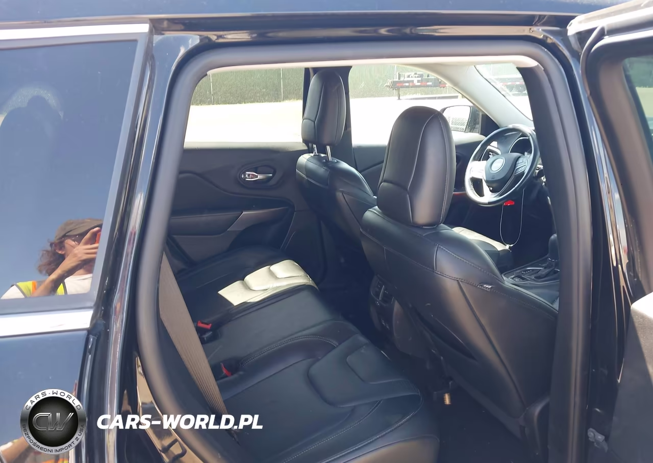 2021 Jeep Cherokee Latitude Lux 4X4 VIN:1C4PJMMX1MD103291 - 8