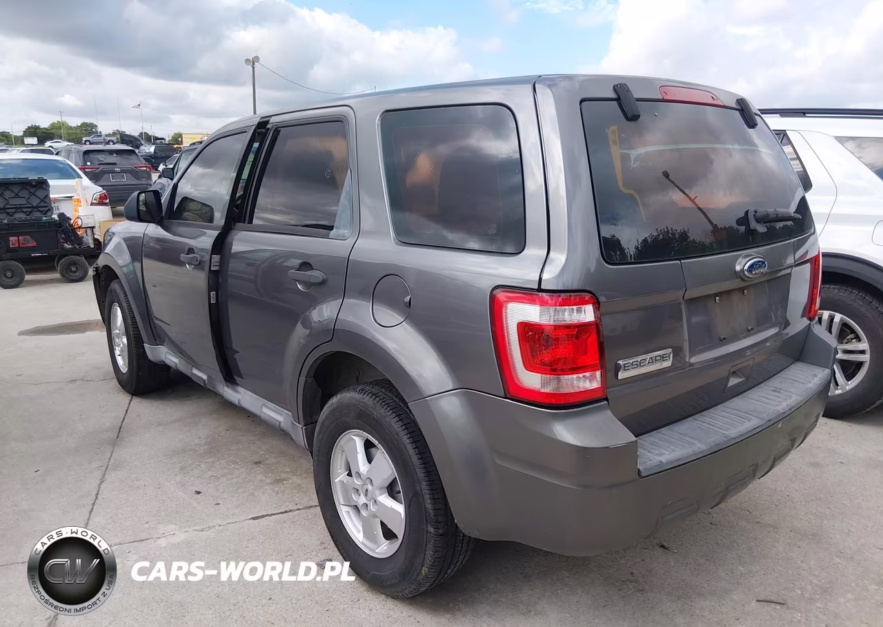 2011 Ford Escape Xls VIN:1FMCU0C76BKA32920 - 3