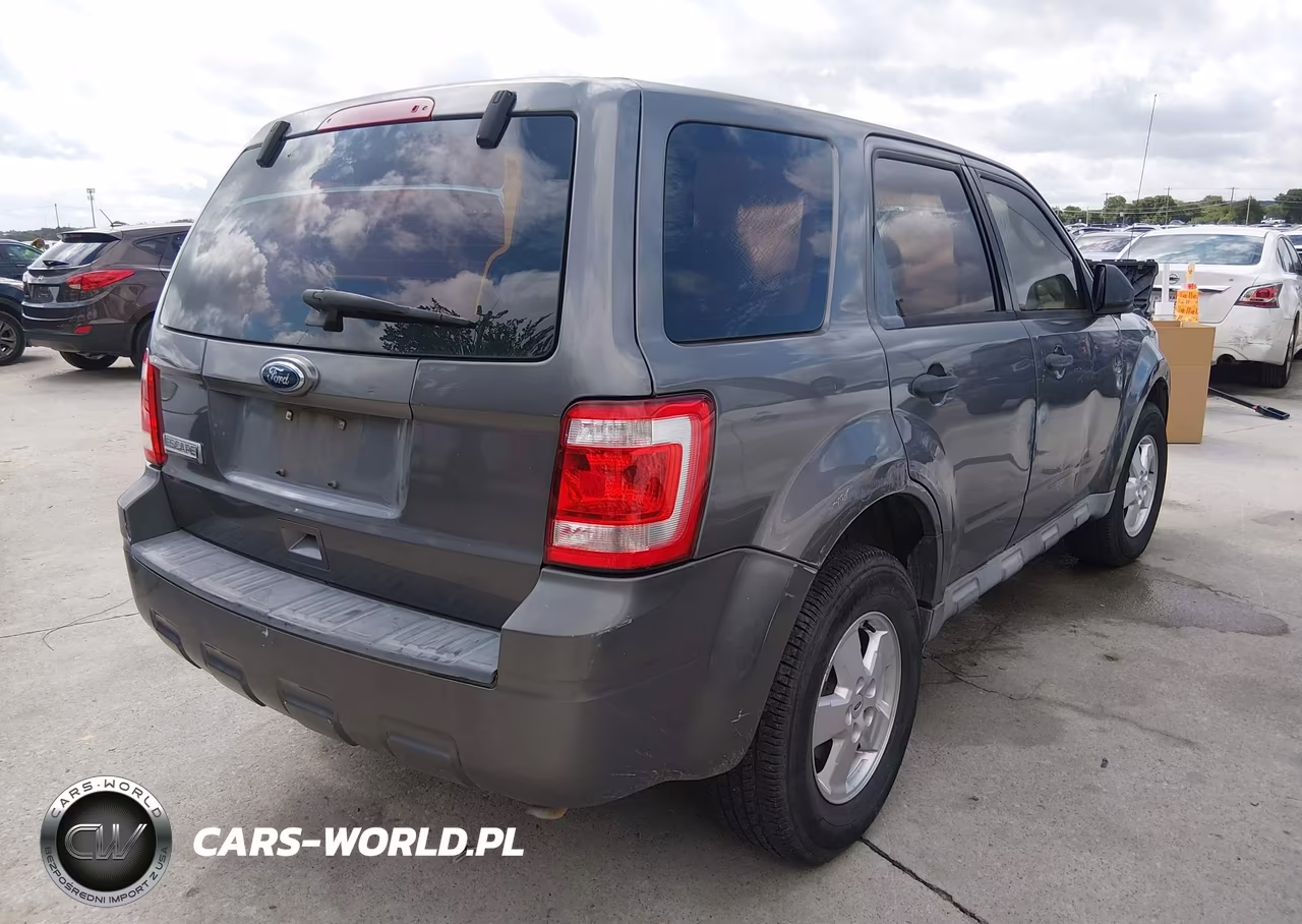 2011 Ford Escape Xls VIN:1FMCU0C76BKA32920 - 4