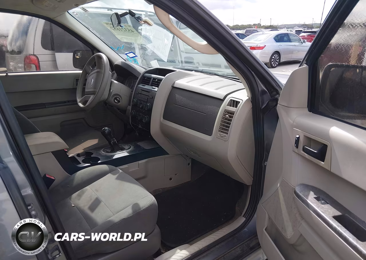 2011 Ford Escape Xls VIN:1FMCU0C76BKA32920 - 5